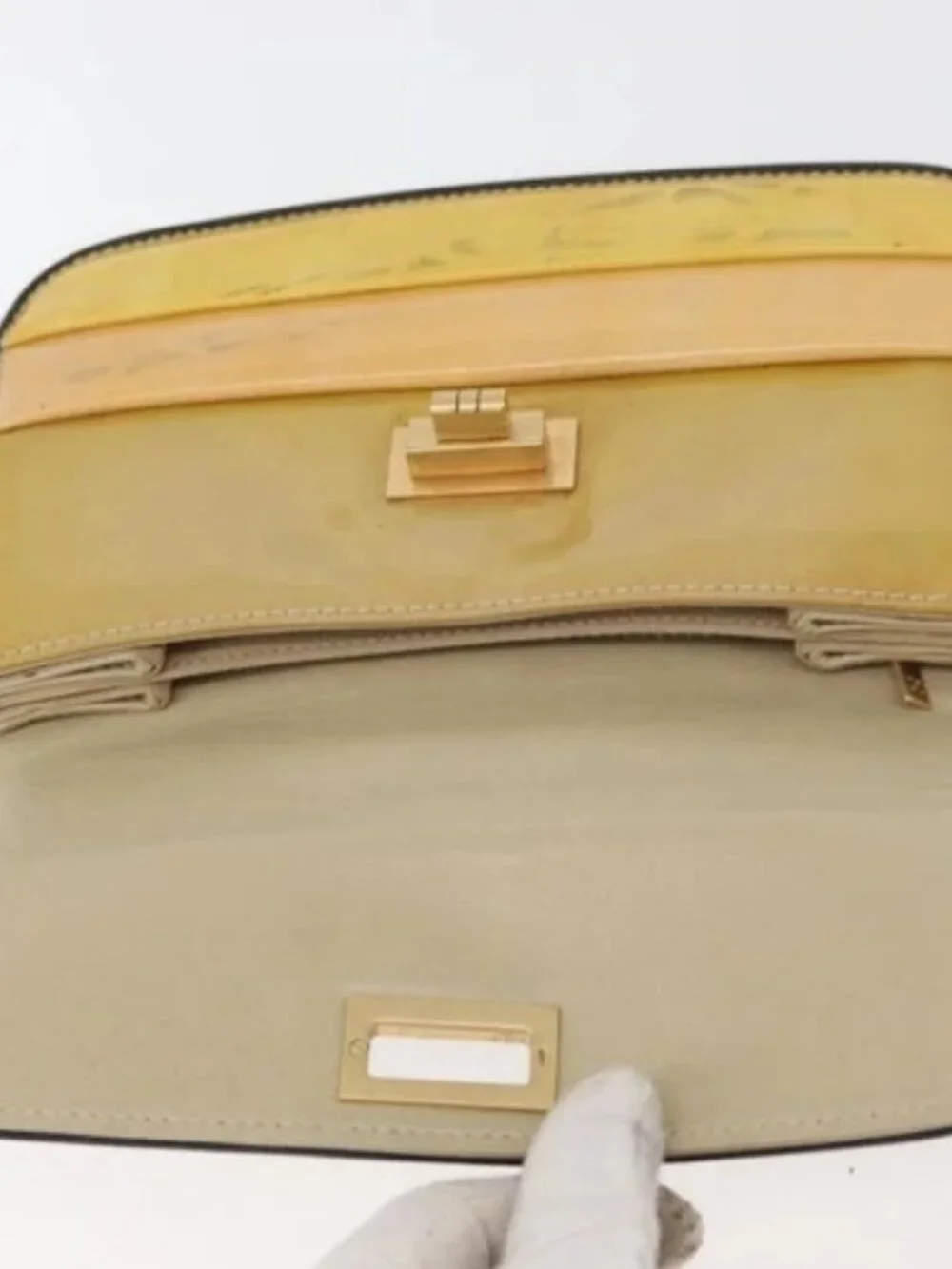 CHANEL brand	chanel color	yellow